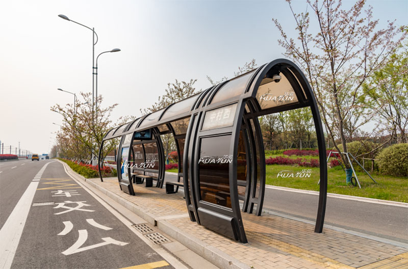 公交候车亭增添了哪些设计提升市民幸福感